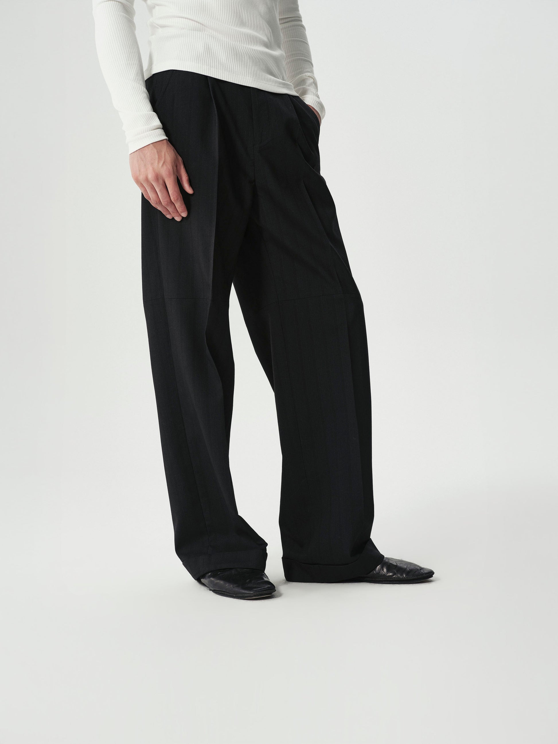 Single-Pleat Tapered Trousers