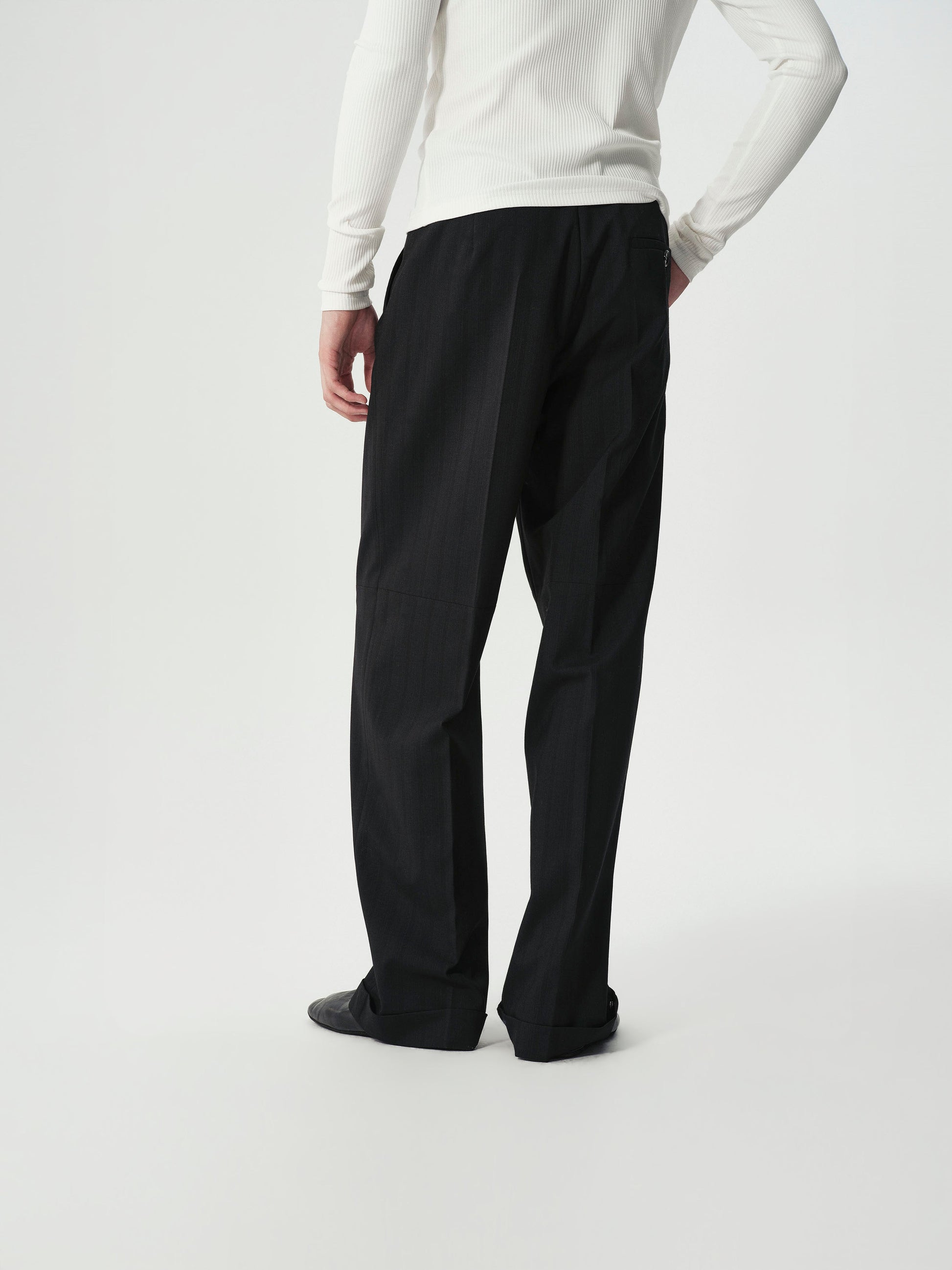 Single-Pleat Tapered Trousers