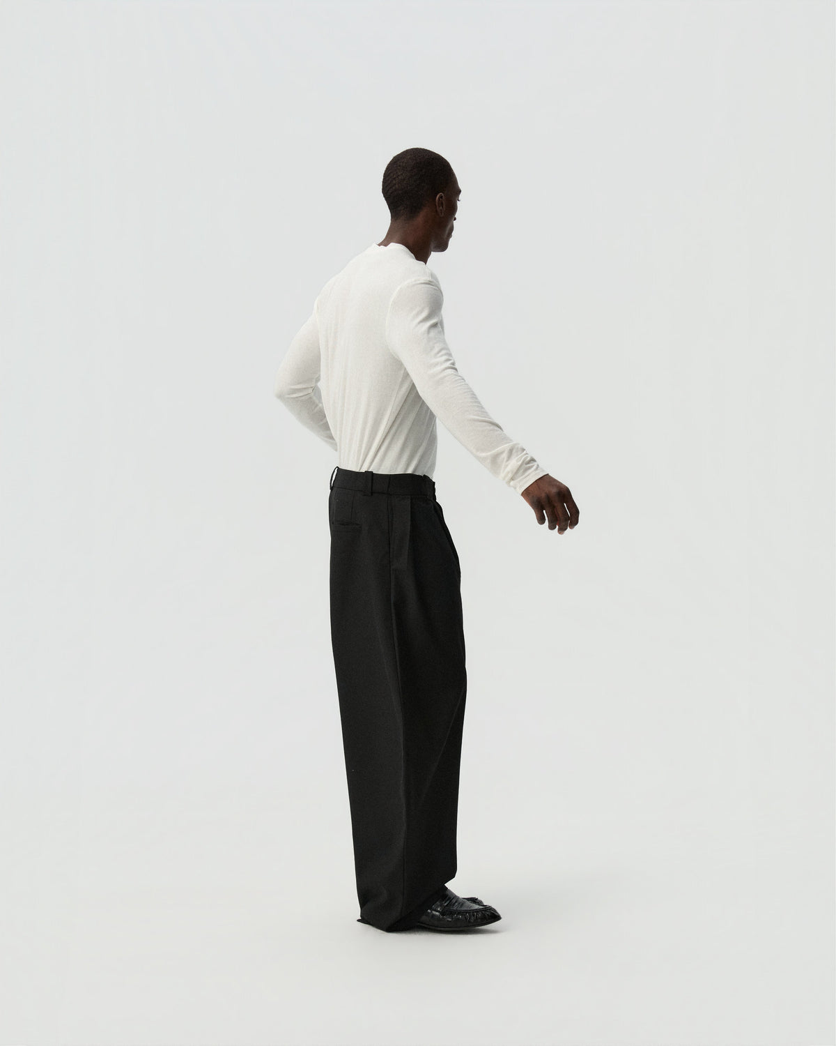 YHONE Bold Pants No.27 — styling view